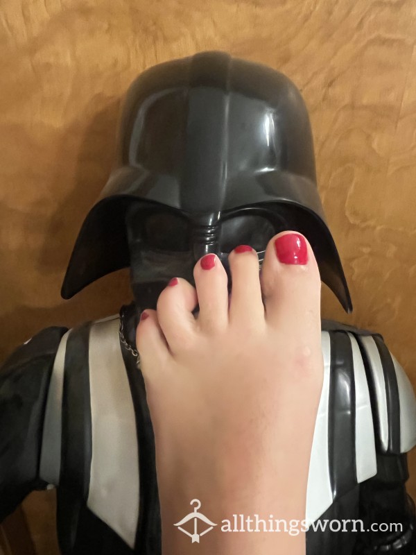 Star Wars And Toes!