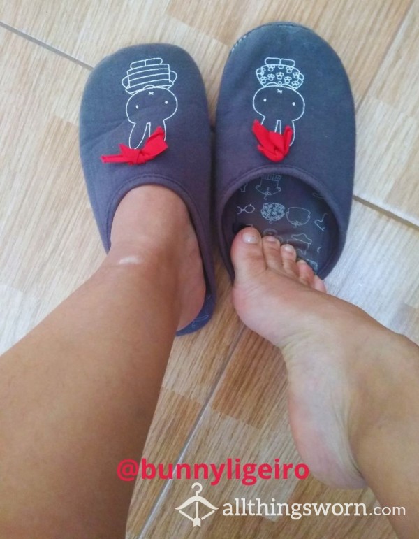 Stinky, Comfy Slippers 👡🤤