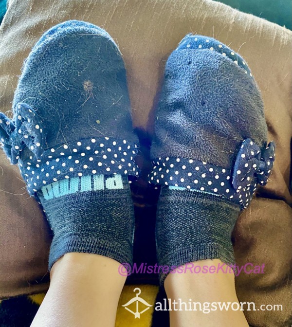 Certified Stinky Never Washed Slippers, Size 7-8 US