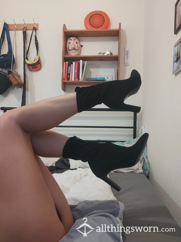 STINKY WORN-OUT HEELED BOOTS - TINY SIZE 3 FEET