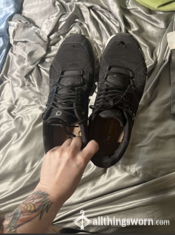 Stinky Worn Out Work Shoes, Worn Every Day For A Year. Standing And Walking 8-12 Hour Shifts Sometimes With No Socks. Holes In The Big Toe Area And Next To Pinky Toe They’re So Worn In 🥺