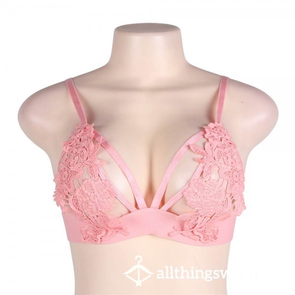🛒🖼️🛍️☃️ Stock Photo Used ☃️ Polyester / Spandex Blend ☃️ Small (10) ☃️ Pink Floral Lace Strap Bra ☃️ Additional Photos Included In Listing ☃️