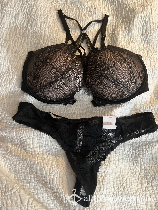 Strappy Front Hook Push-up Bra And Lace Thong