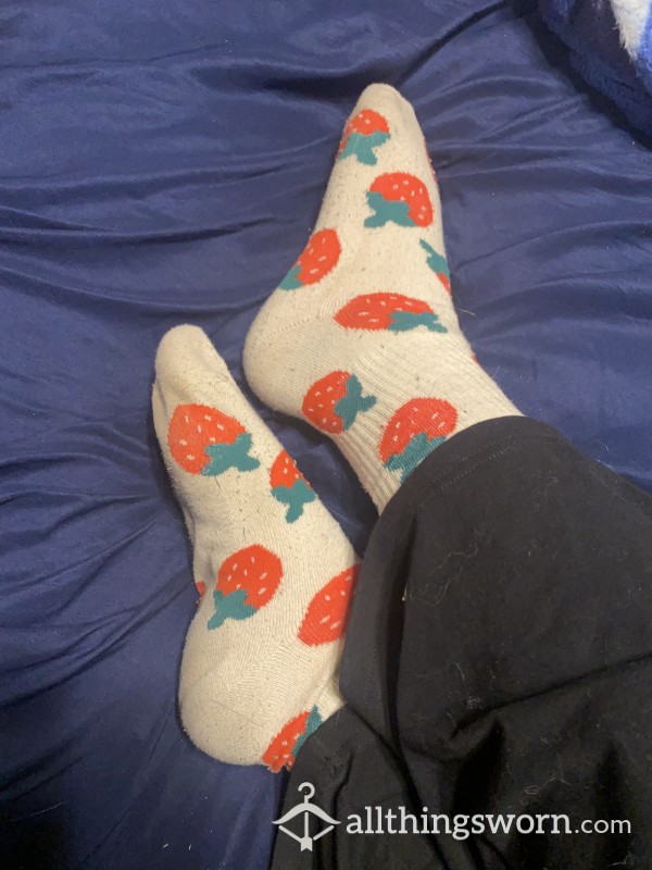 Strawberry Socks 🍓 (7 Day Wear)