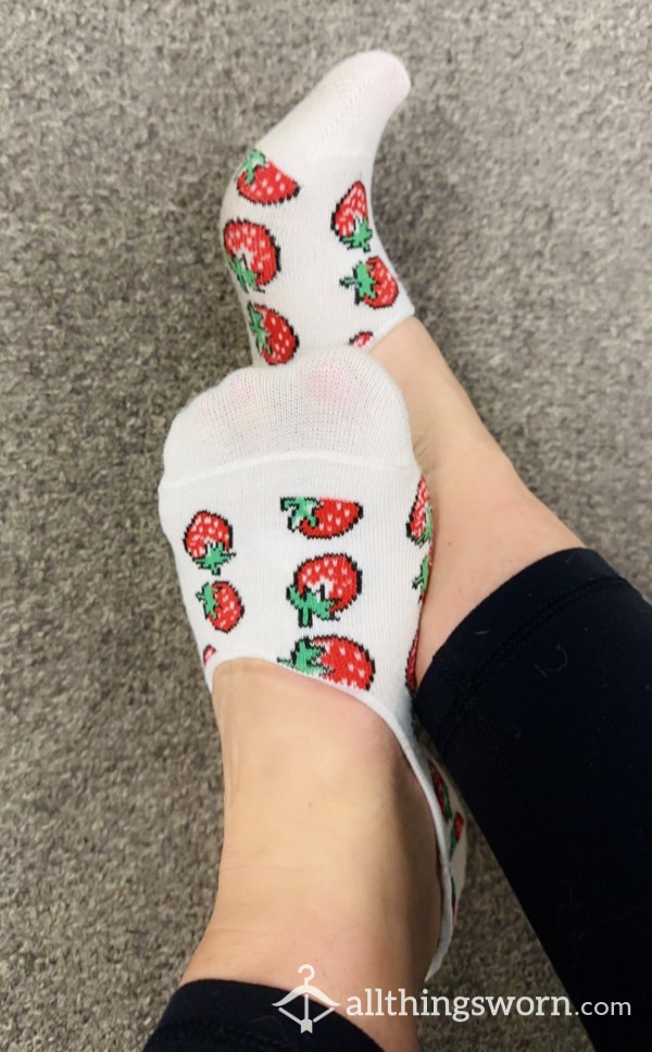 🍓 Strawberry White No Show Socks