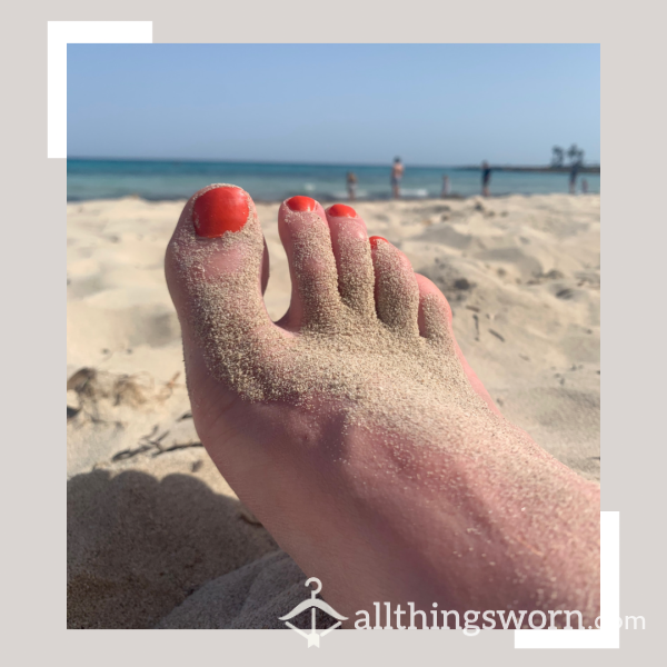 Sun, Sea And Sexy Toes ☀️🌊🦶| 10 Pictures