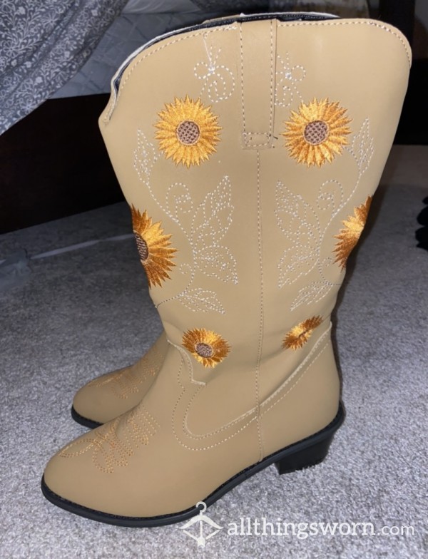 Sunflower Embroidered Boots🌻
