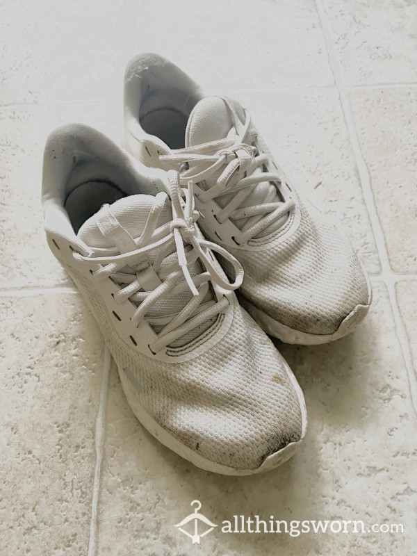 Super Dirty Nike Sneakers/Trainers