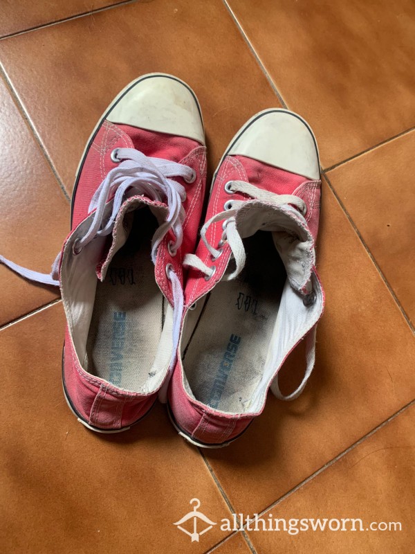 Super Old And Dirty Red Converse | Size 7