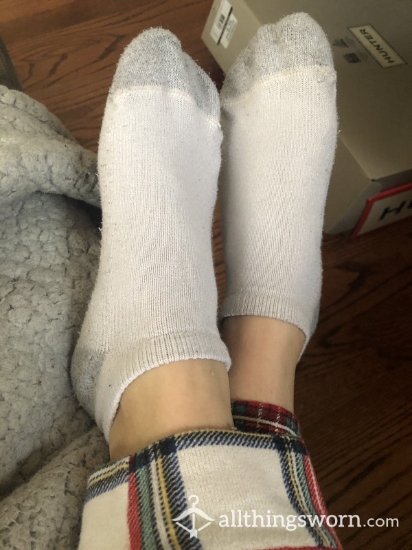 Super Old And Worn Hanes On Petite Feet