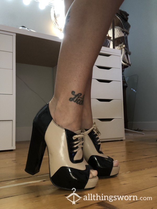 Super Sexy Patent Leather Pinup Platforms With Lace Up Fronts