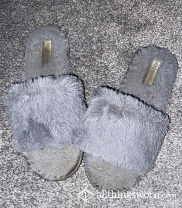 Super Smelly Grey Fur Slider/ Slippers