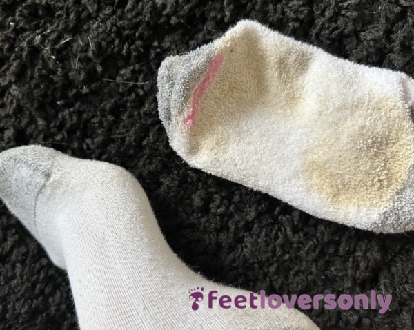 Super Smelly Mystery Socks 👀