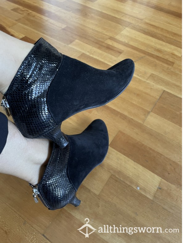 Super Soft Suede And Snakeskin Tásale Boots 38