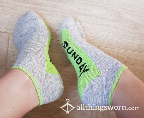 SUPER SMELLY SUNDAY SOCKS - Grab Yourself A Pungent Pair 🤗