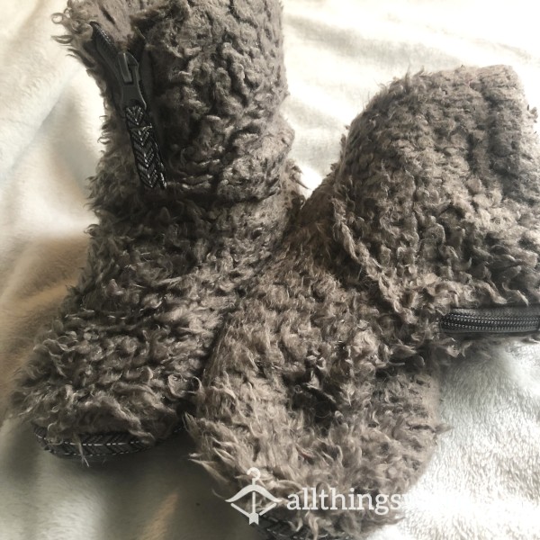 Super Worn Grey Ankle Slippers