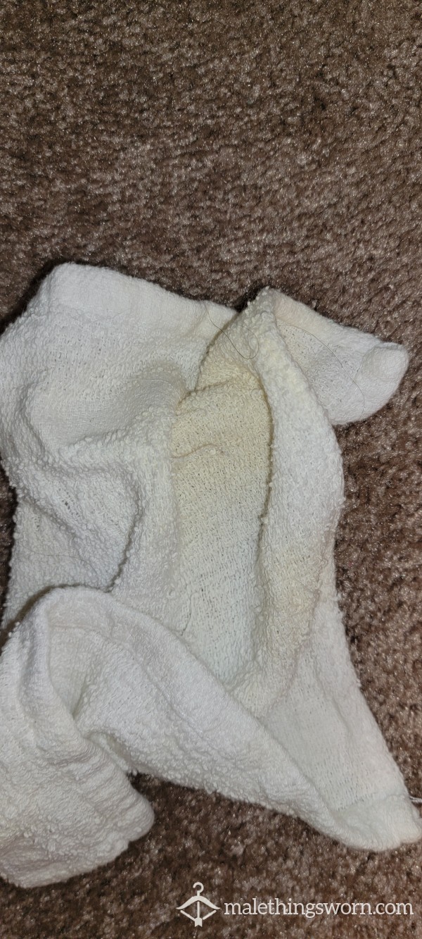 Sweat Rag From The Gym. I Use To While My Face From Workout And My Balls When They Get Sweaty. Also Used It For Cum When I Rubbed One Out After The Gym.