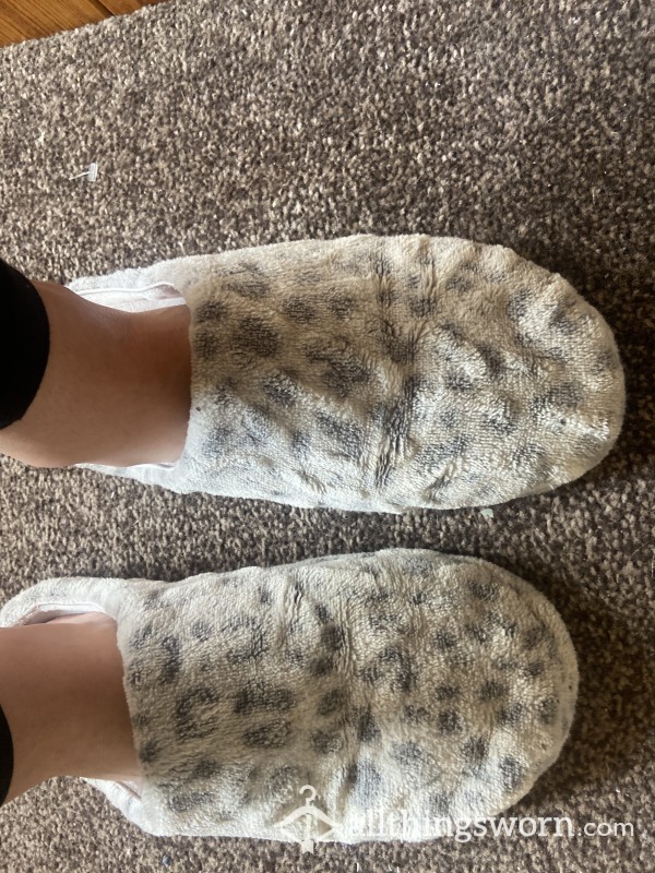 Sweaty Leopard Print Slippers