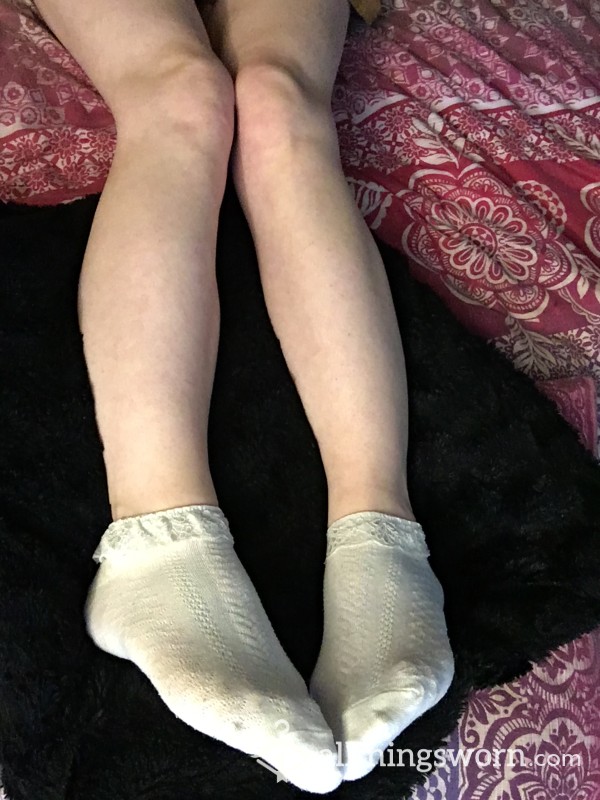 Sweet White Little Frill Ankle Socks