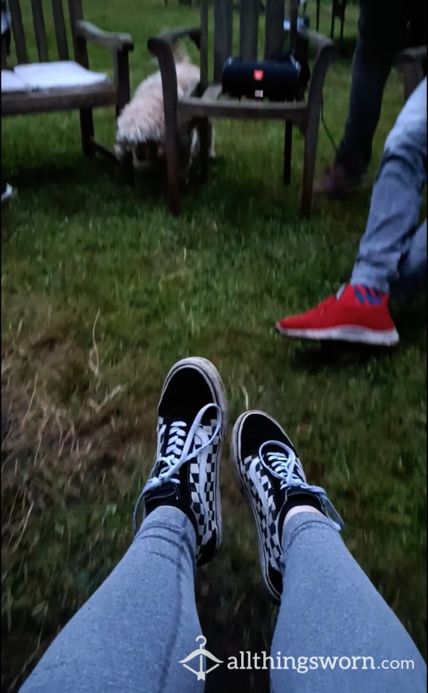 🎥 Swinging In A Chair At A Party 🌱
