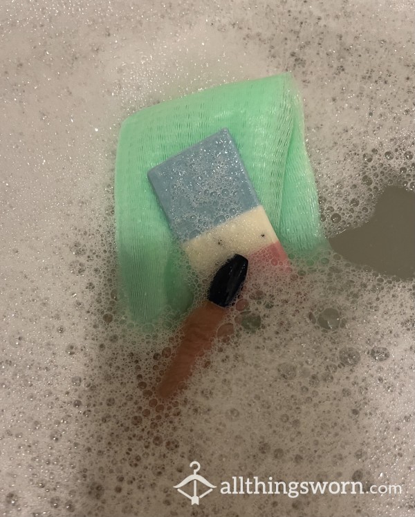 Take A Bath With Me! My Loofah And The Soap I Used To Make Bubbles Everywhere!!