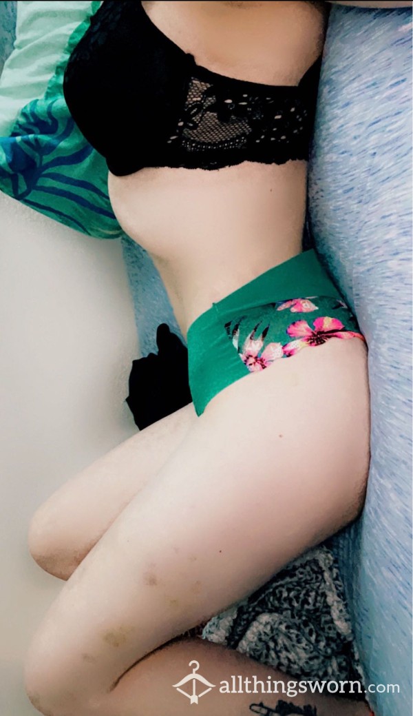 Teal No-Show Panties With Floral Lace Trim