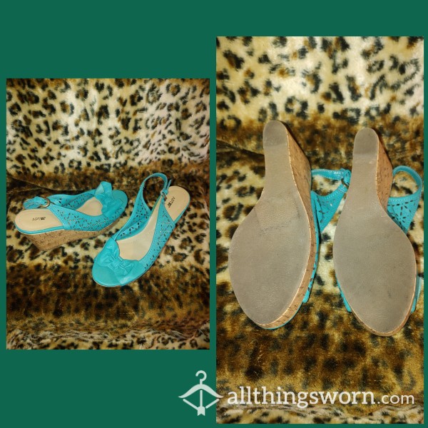 Teal Wedges With Bow
