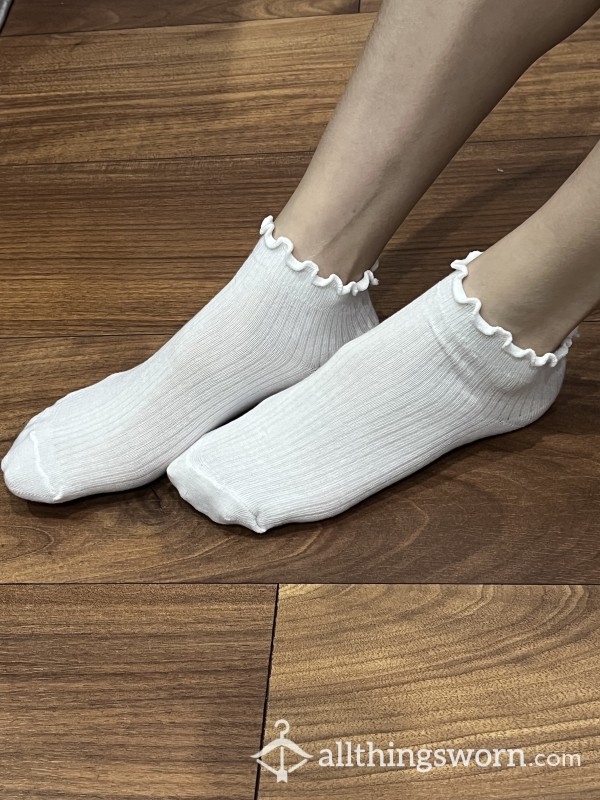 Textured White Ankle Socks