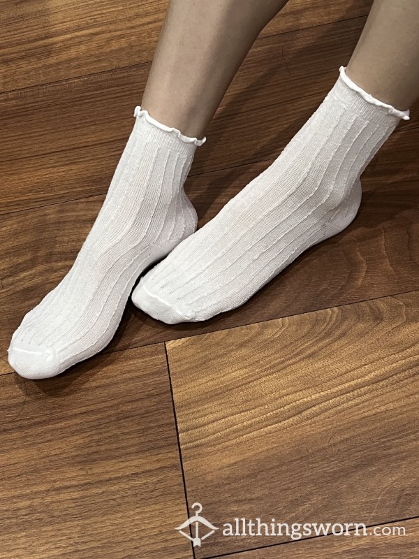 Textured White Crew Socks O11