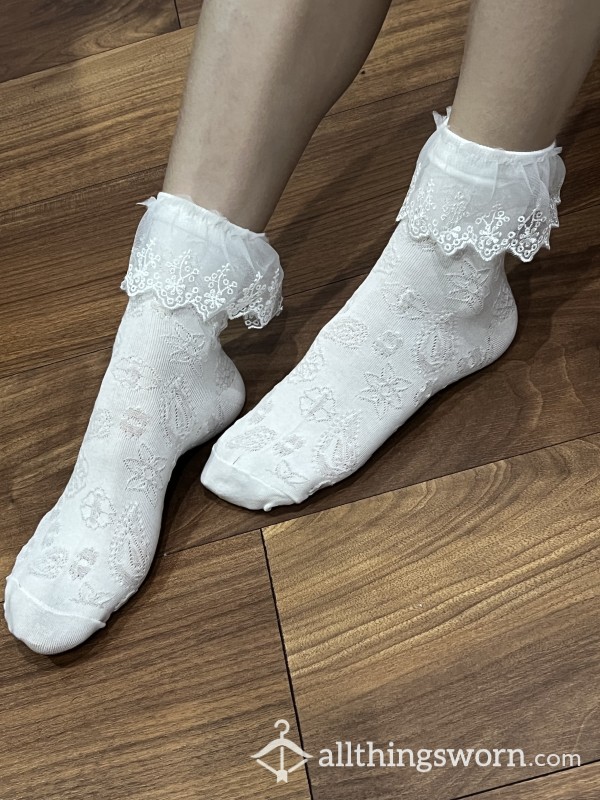Textured White Crew Socks With Lace Detail Oo1