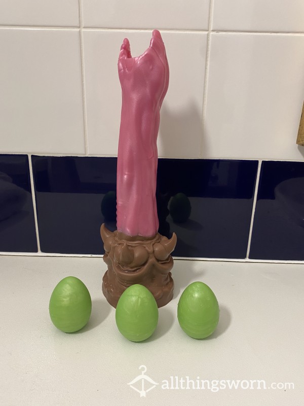 The Ovipositor - Watch Me Shoot 3 Eggs From My Pussy