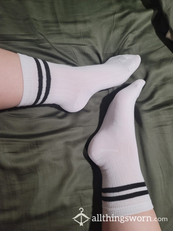 Soft White Crew Socks W Black Stripe