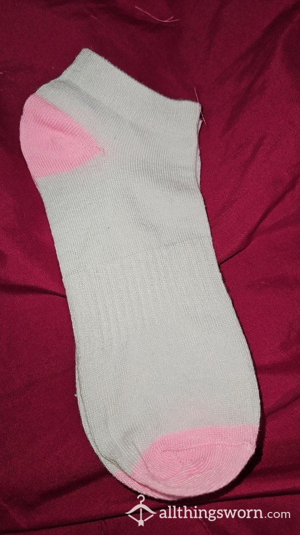 Thin Pink Toe White Socks 😘
