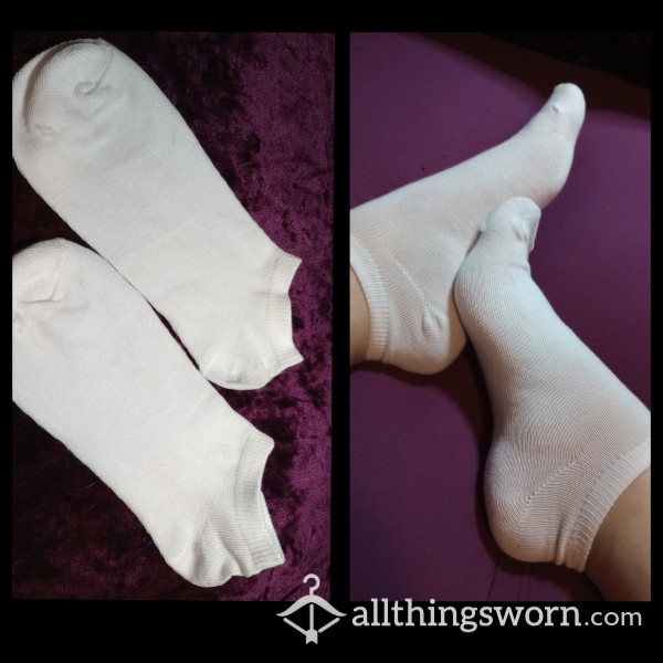 Thin White Socks 🤍 🐻‍❄️