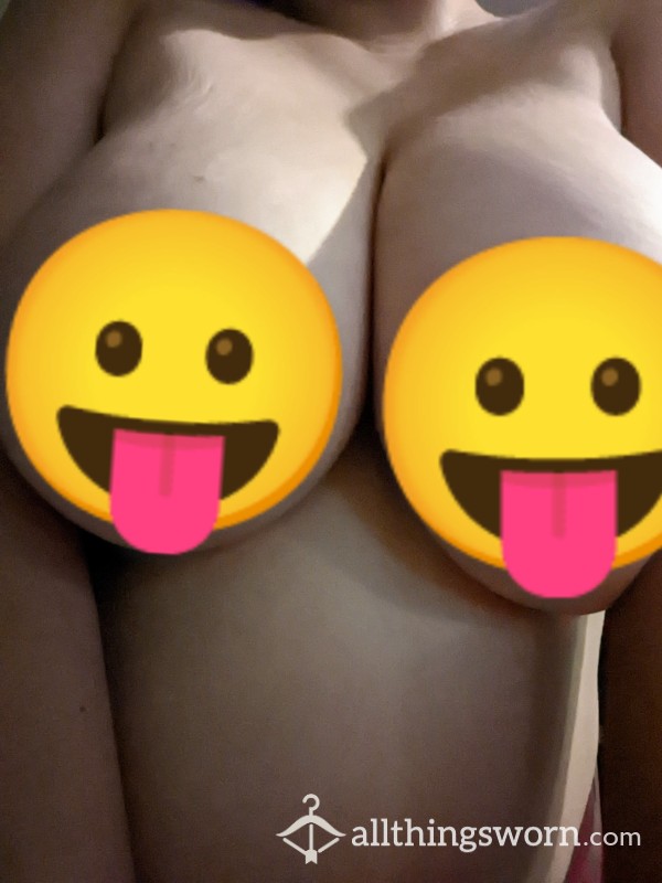 Titty Pics Huge Natural Breasts 😜