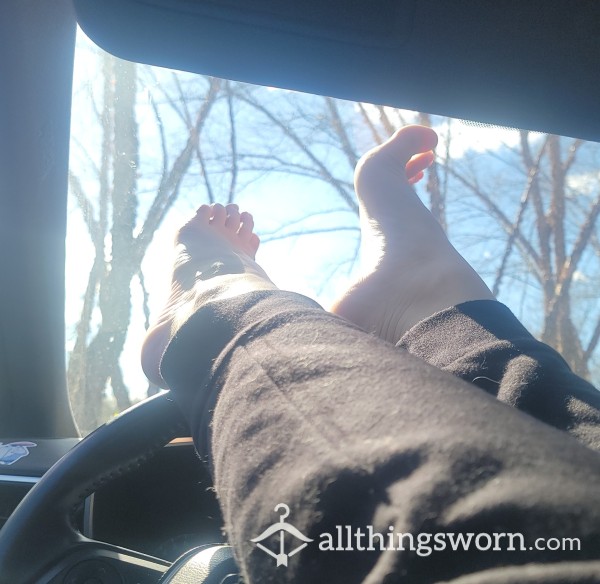 Toes Out In The Car 🚗