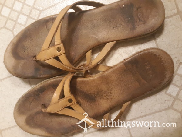 UGG Size 8 Well Worn Sweat Stained Sandals