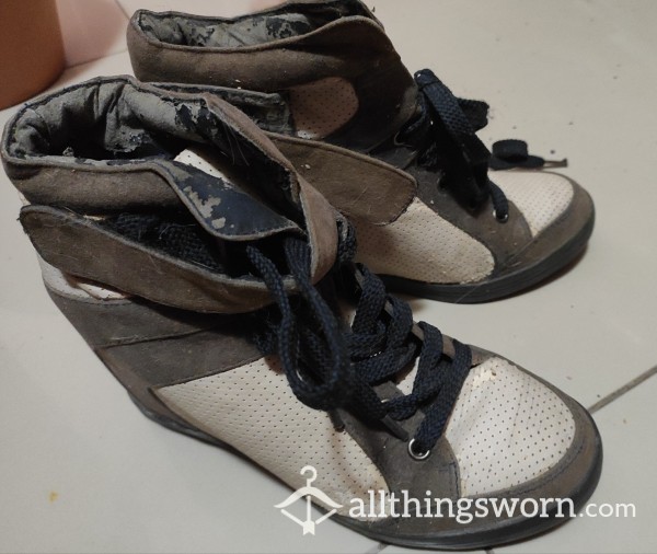 Unique Sneakers Which Is Super Well Worn And Smelly