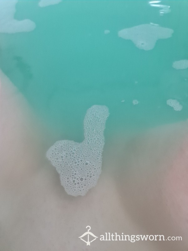 Up Close Pussy 😋 Wanna See Under The Bubbles
