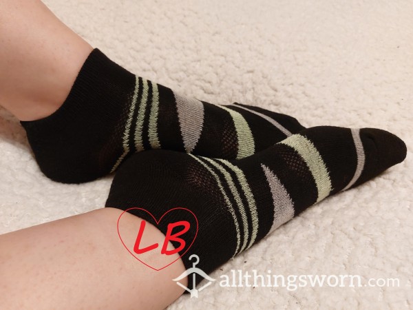 USED BLACK ANKLE SOCKS WITH GRAY AND GREEN STRIPES