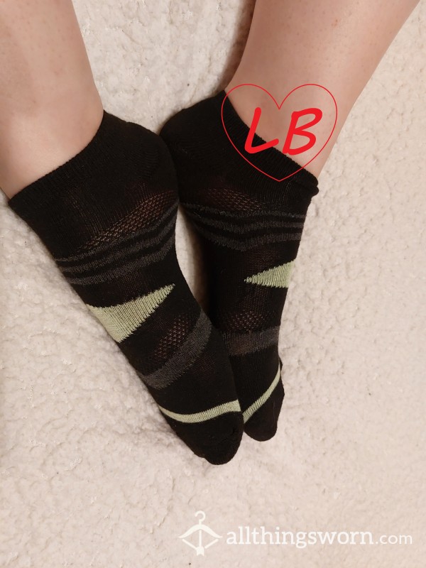 USED BLACK ANKLE SOCKS WITH GREEN AND GRAY STRIPES