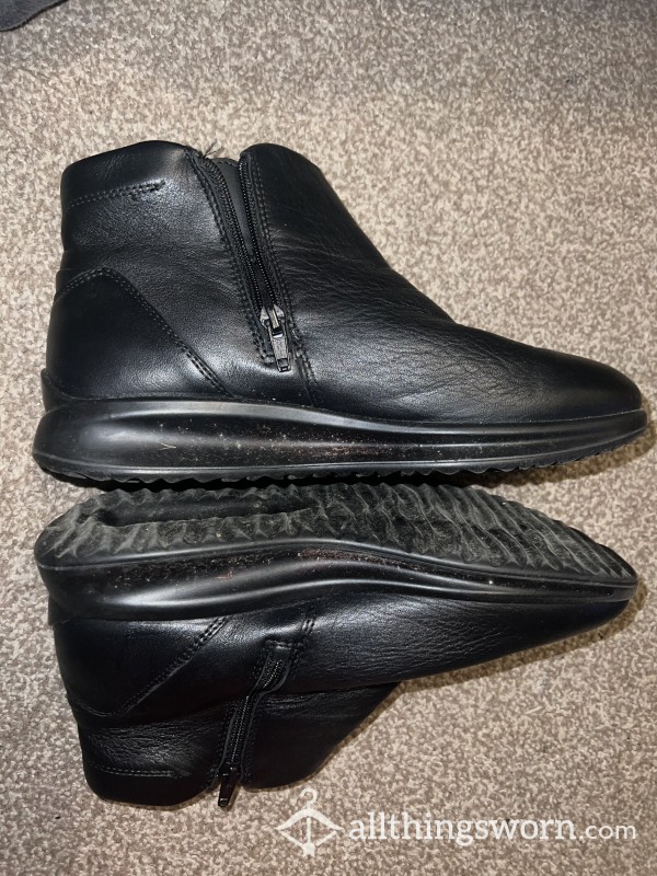 Used Black Boots For Sale In A Size 5