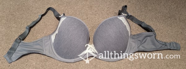 Used Gray Bra Size 30FF (US 30H)