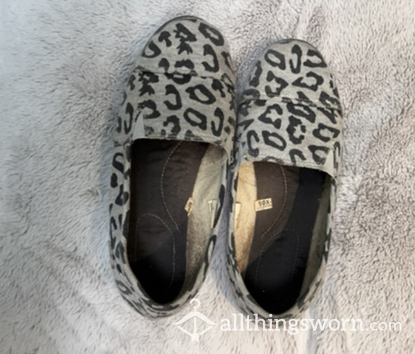 Used Leopard Cleaning Slippers Size 10