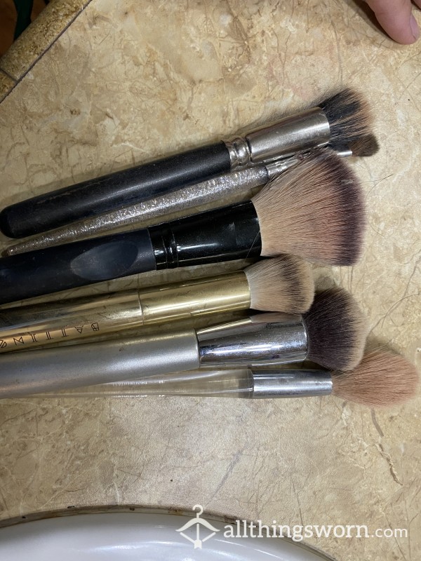 Used Make- Up Brushes