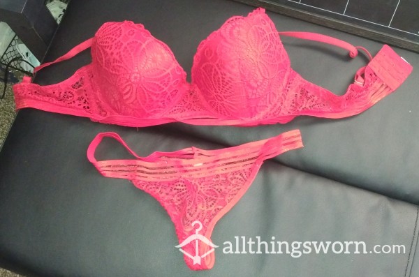 Used Red Floral Laced Bra&Thong Set 👙