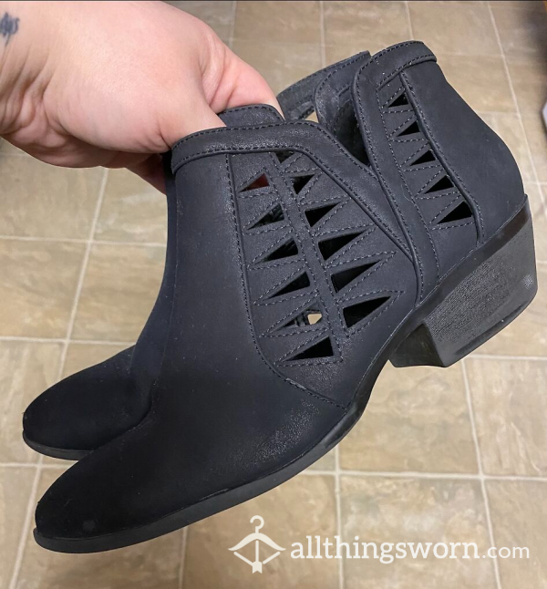 Used Women’s Black Cutout Ankle Boots