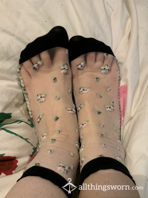 Used Sheer And Floral Black Bottom Socks