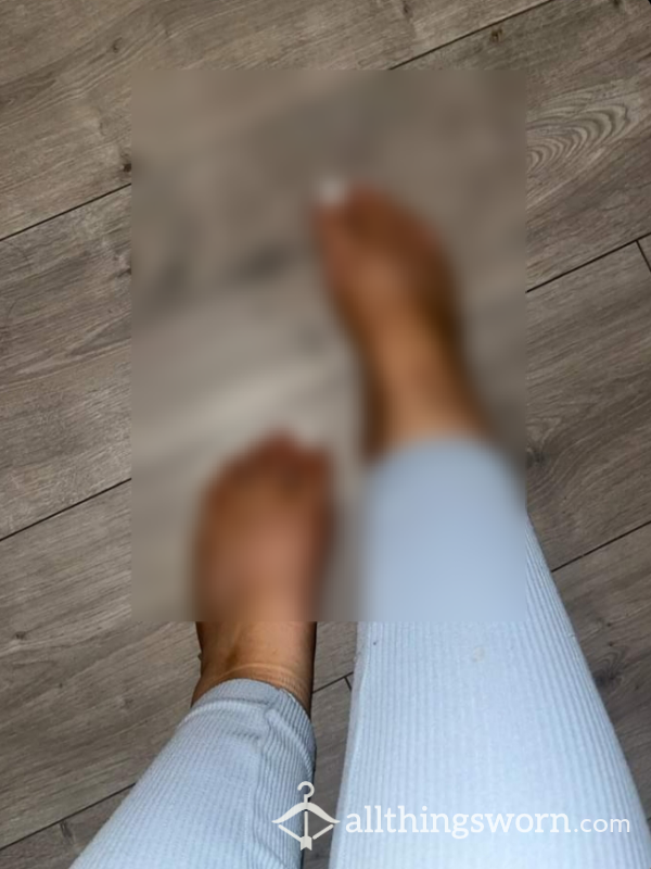 Very Hot White Toes