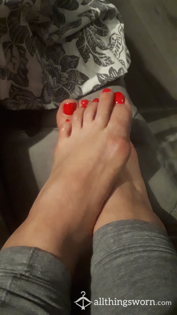 Very Naughty Feet Pics